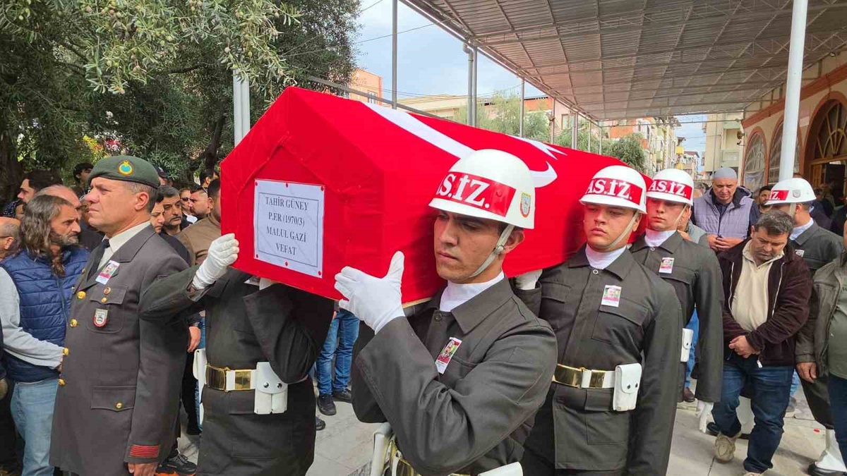 Nazilli\'de kalp krizi geçiren gazi Tahir Güney askeri törenle defnedildi