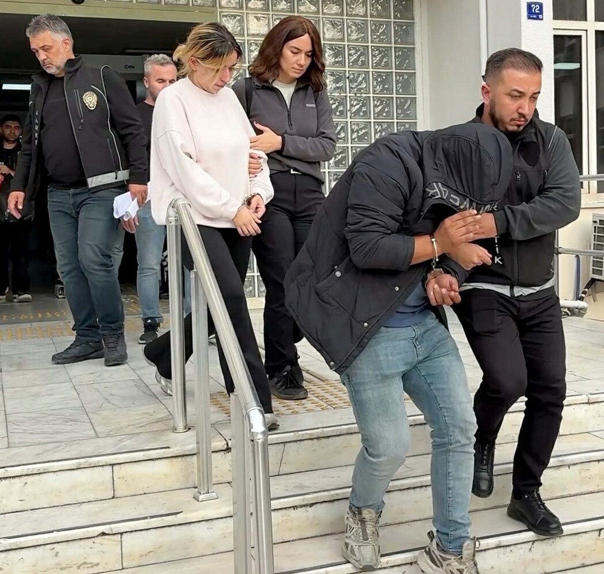 Aydın ve İzmir\'de 5 adrese uyuşturucu operasyonu düzenlendi, 5 şüpheli tutuklandı
