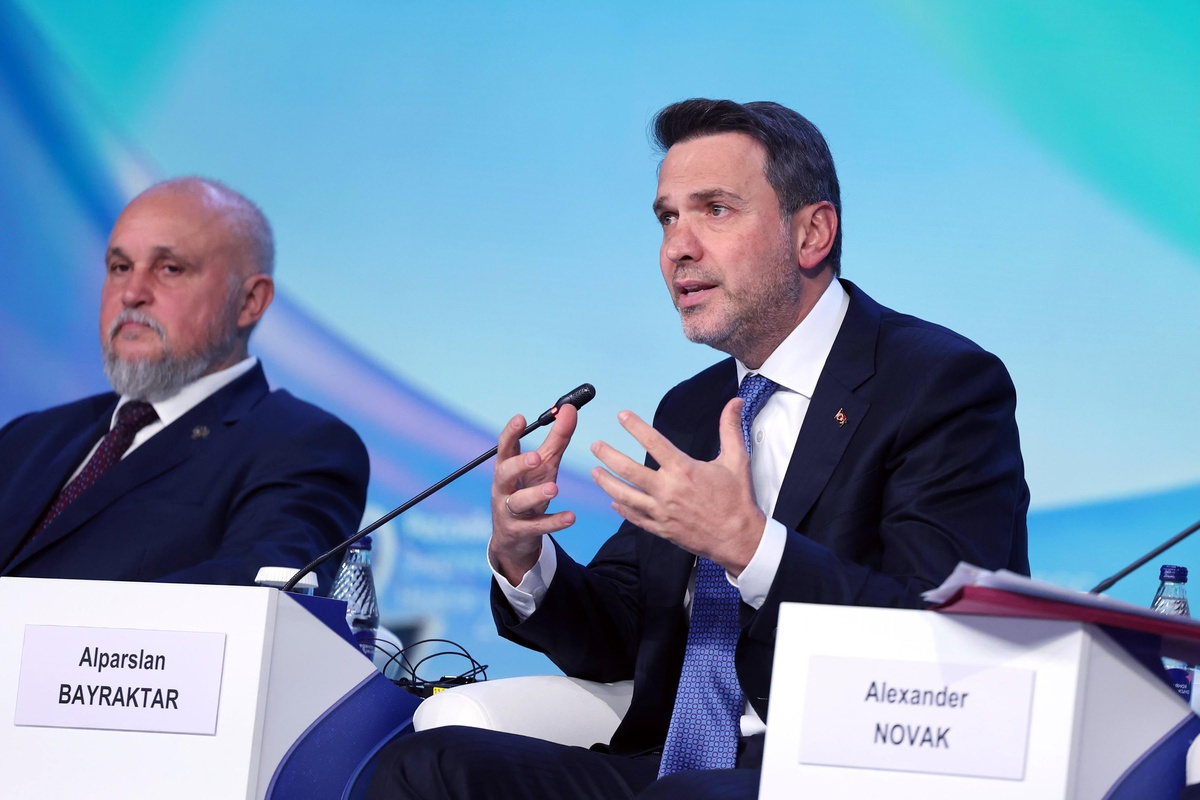 Bakan Bayraktar, Moskova\'da 2050\'ye kadar en az 20 GW nükleer hedefini açıkladı