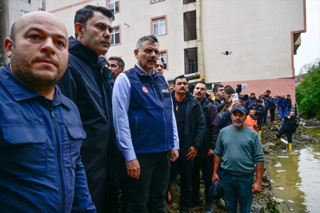Bakan Kurum ve Bakan Çiftçi, Ayazağa'da incelemelerde bulundu