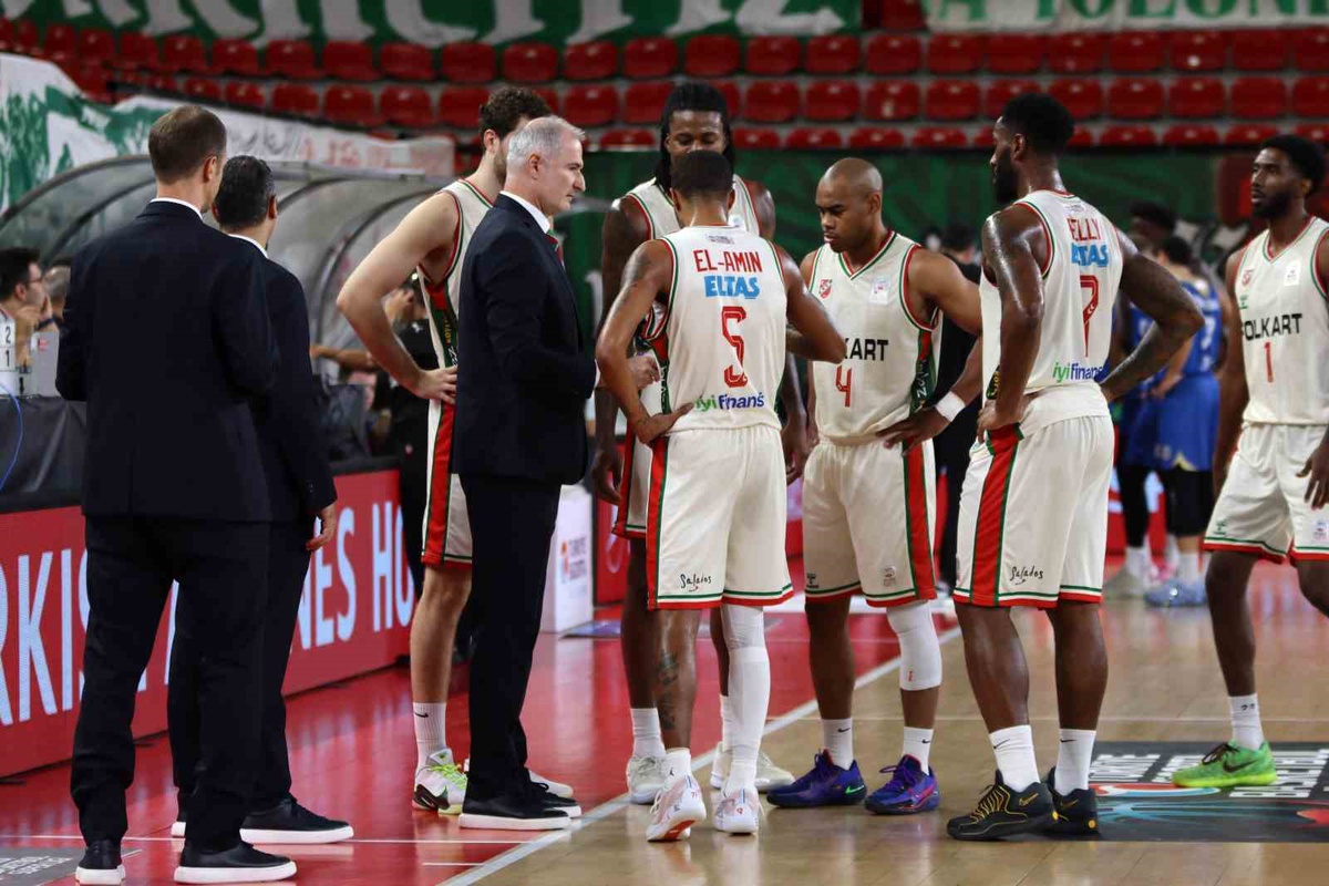 Basketbol Süper Ligi\'nin 4. haftasında Karşıyaka, Çayırova Belediyesi\'ni 95-79 yendi