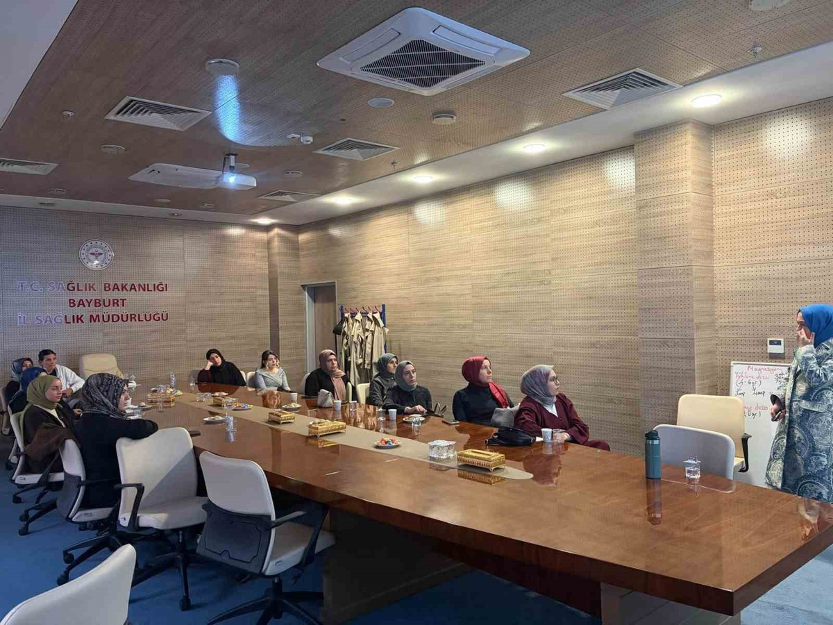 Bayburt\'ta aile sağlığı personeline gebelik ve tiroit yönetimi eğitimi düzenlendi