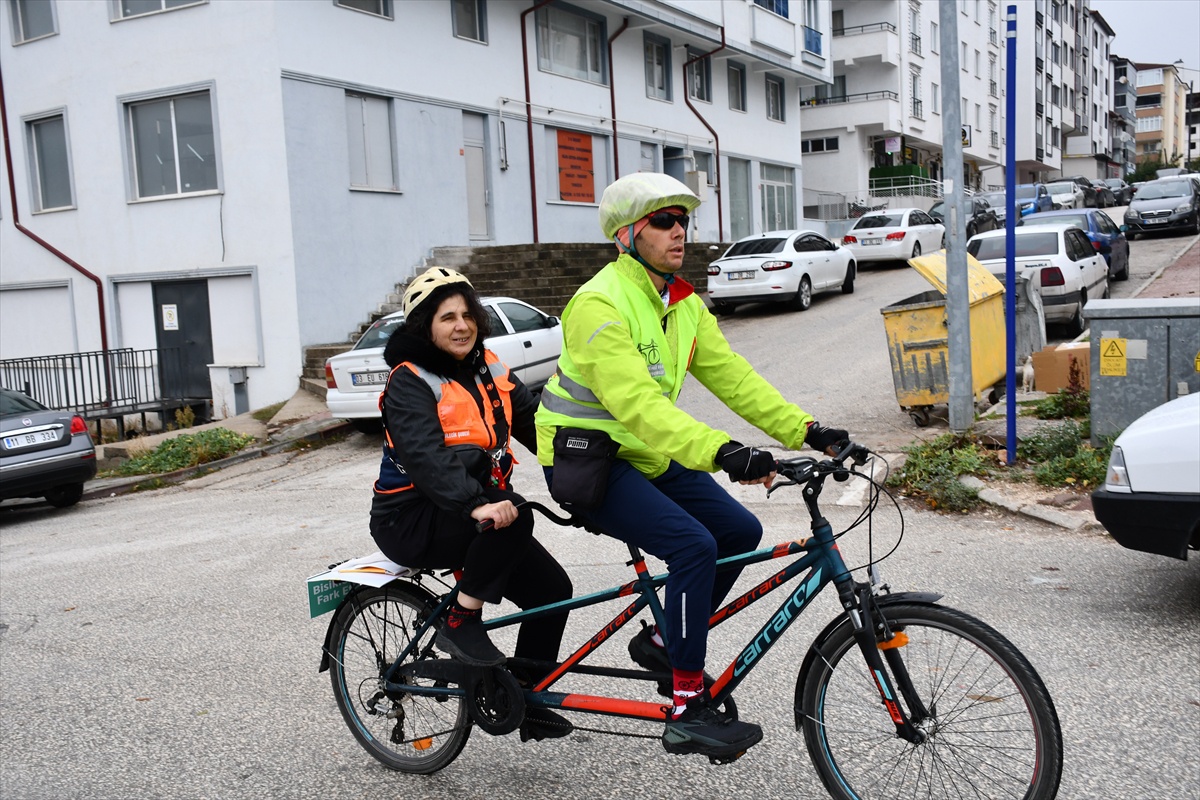 Bilecik\'te dernek başkanı tandem bisikletle 2,5 kilometre pedal çevirdi