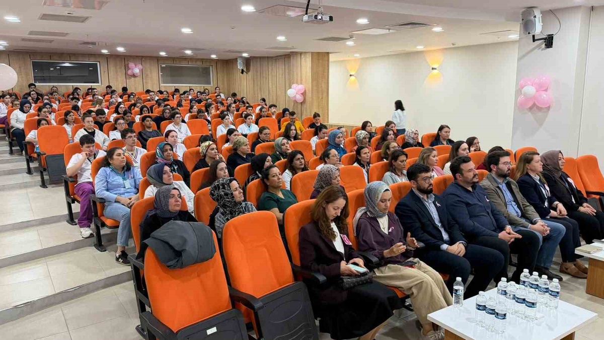 Bilecik Eğitim ve Araştırma Hastanesi\'nde meme kanseri farkındalık eğitimi verildi