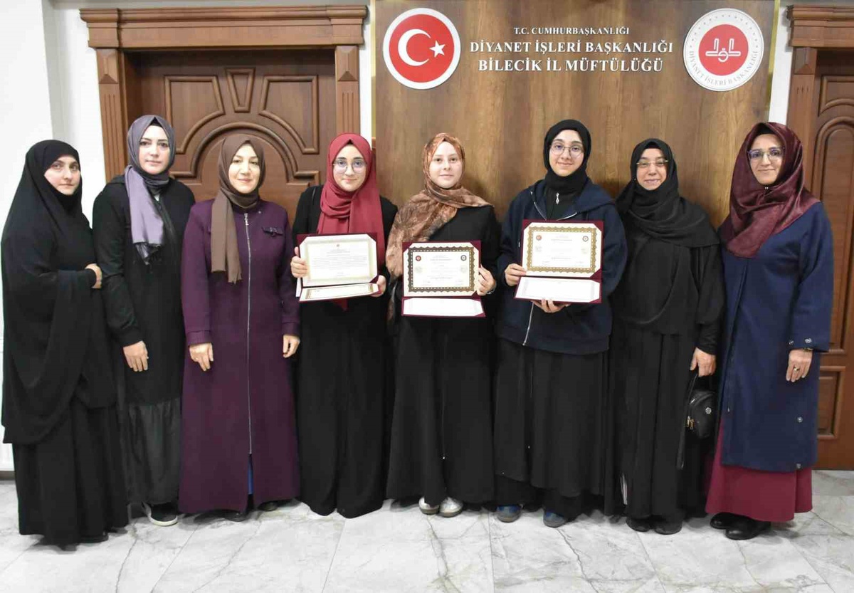 Bilecik\'te hafızlık eğitimini tamamlayan öğrencilere belgeleri Müftülük\'te verildi