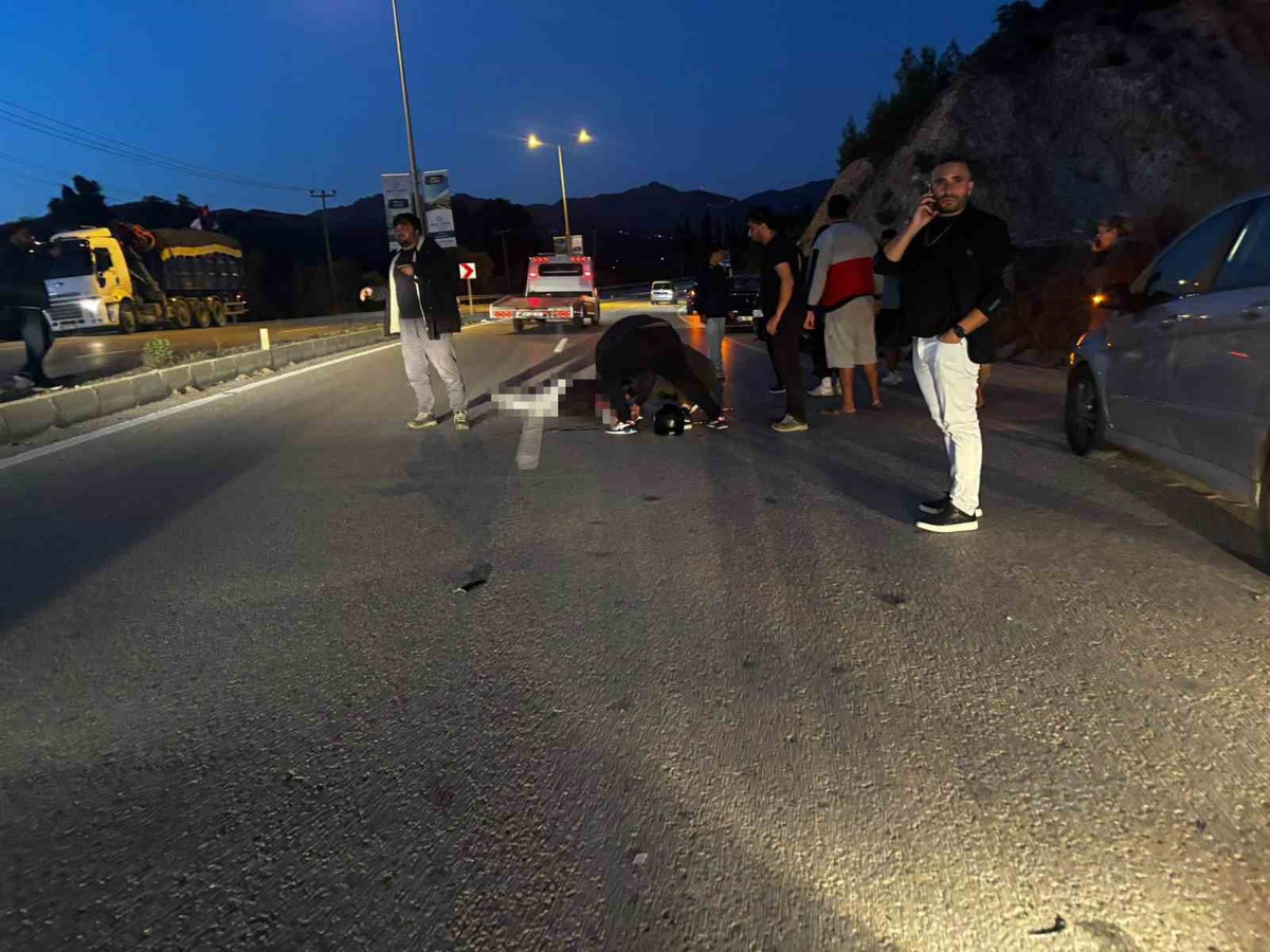 Muğla Bodrum\'da motosiklet kazası kameraya yansıdı, 56 yaşındaki yaya hastanede öldü