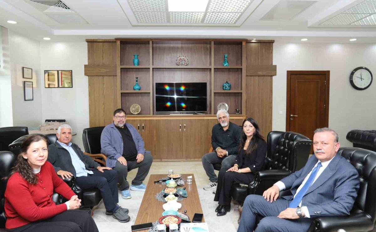 Bitlis\'te BSB üyeleri belgesel sinema atölyesi için Rektör Elmastaş\'ı ziyaret etti