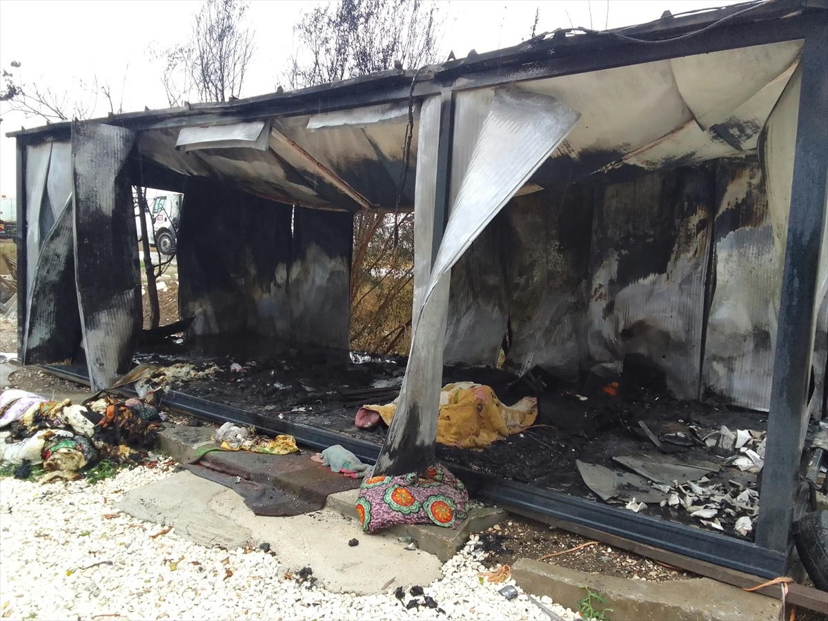 Burdur Çallıca\'da konteynerde çıkan yangında 85 yaşındaki kişi hayatını kaybetti.