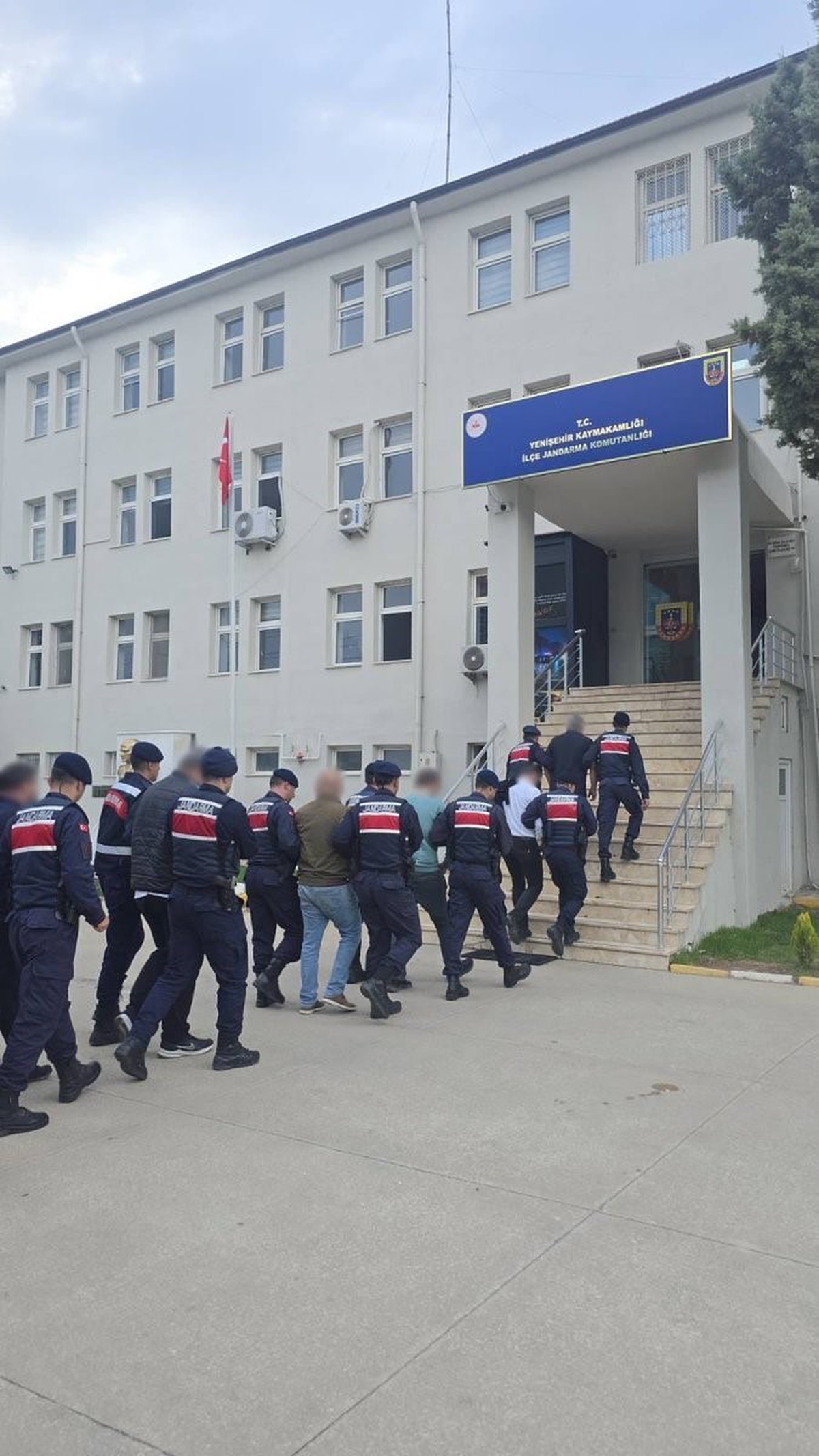 Bursa İznik\'te radar denetimlerini WhatsApp\'tan haber veren 8 kişi gözaltına alındı