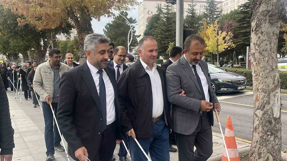 Çorum\'da 15 Ekim Dünya Beyaz Baston Günü\'nde farkındalık yürüyüşü yapıldı