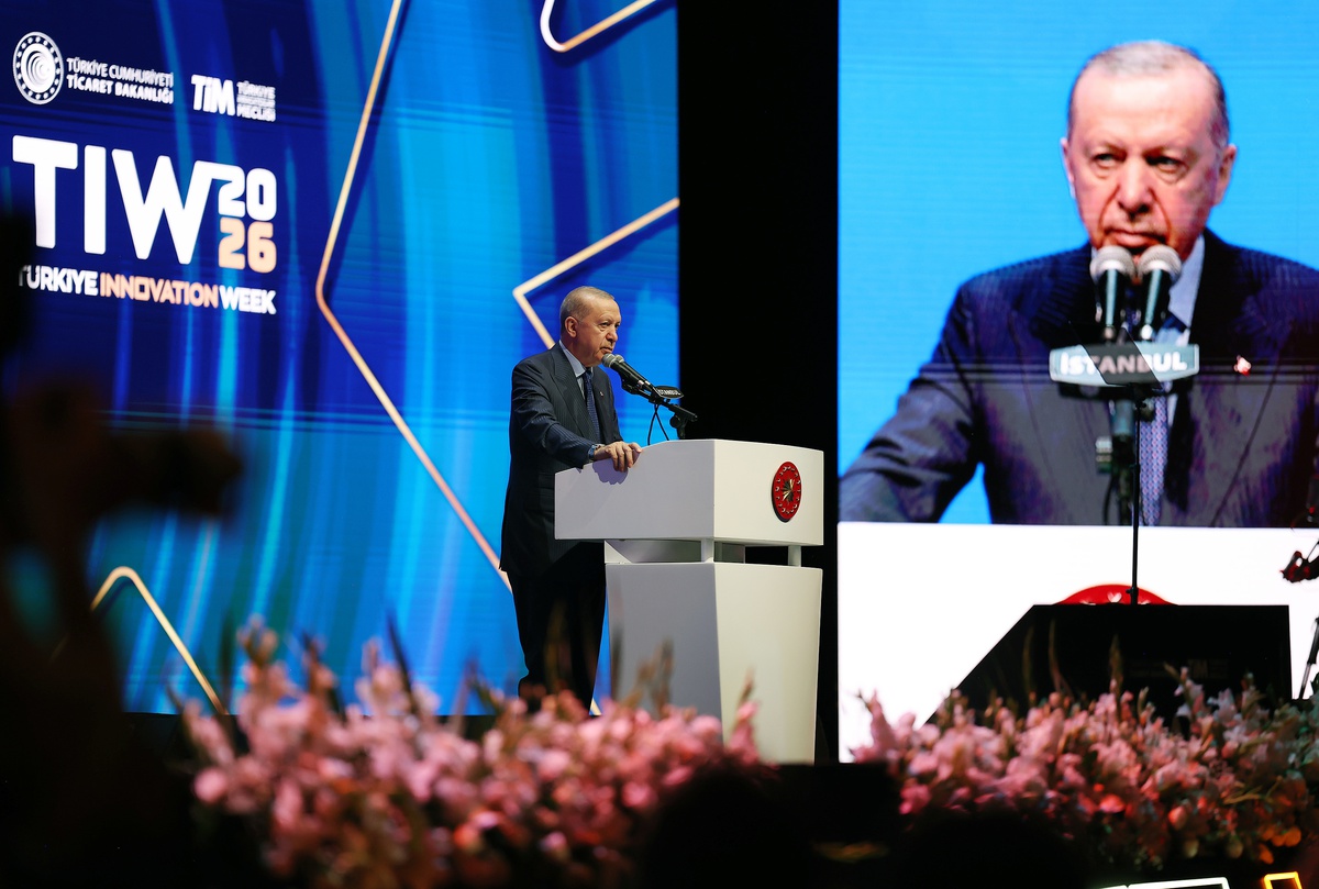 Erdoğan: Yapay zeka insan odaklı olmalı, tekno-oligarklar tehdit