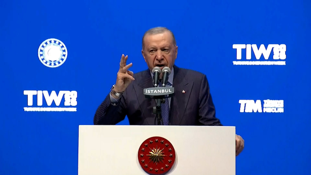 Cumhurbaşkanı Erdoğan'dan fon krizi mesajı! İş insanları alkışlarla karşılık verdi