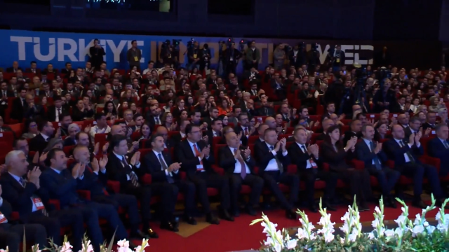 Cumhurbaşkanı Erdoğan'dan fon krizi mesajı! İş insanları alkışlarla karşılık verdi
