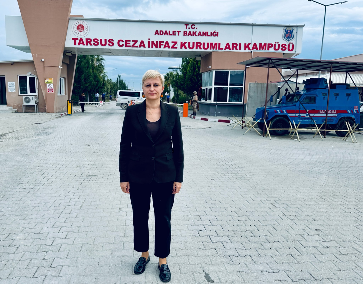 DEM Partili Perihan Koca, Tarsus Cezaevi\'nde belediye başkanlarını ziyaret etti