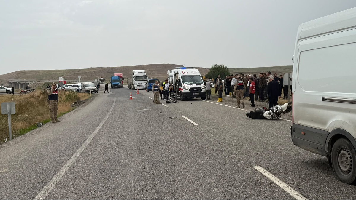 Diyarbakır Bismil\'de minibüsle çarpışan motosikletin 14 yaşındaki sürücüsü öldü
