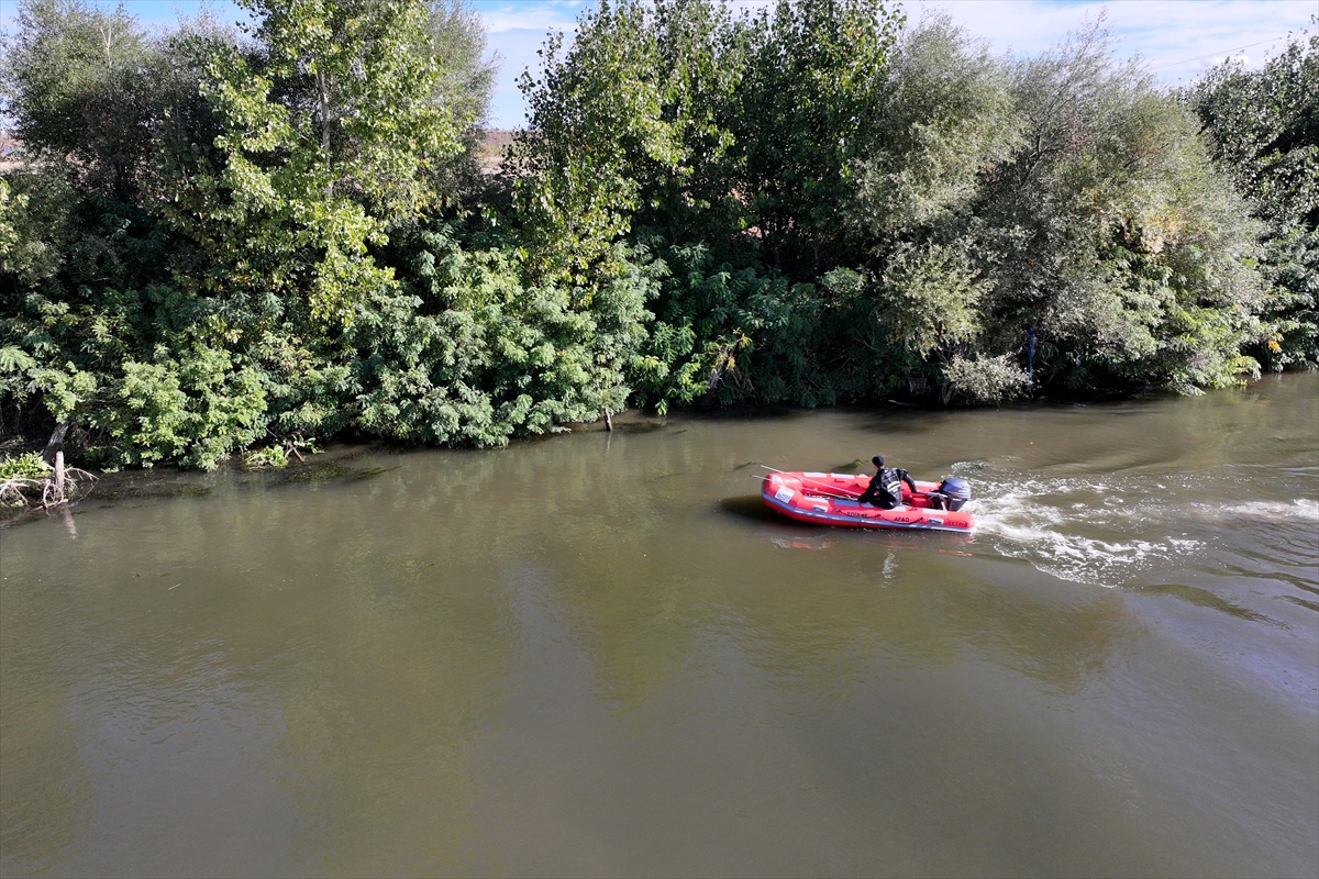Edirne\'de Meriç Nehri\'nde kaybolan iki çocuk 2. gününde aranıyor