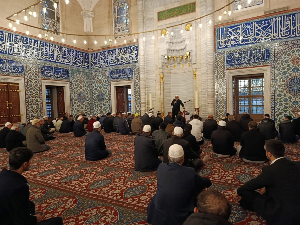 Edirne\'de Mevlid-i Nebi Haftası kapsamında eski Diyanet Başkan Yrd. İşliyen konuştu