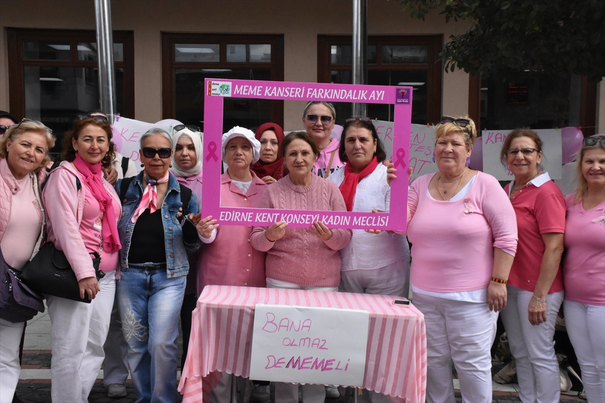 Edirne Kent Konseyi Kadın Meclisi, Saraçlar Caddesi\'nde meme kanseri standı açtı