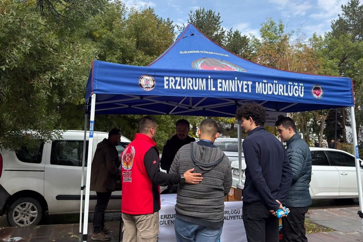 Polis Erzurum\'da 5 bin üniversite öğrencisine radikal yapılara karşı uyarıda bulundu