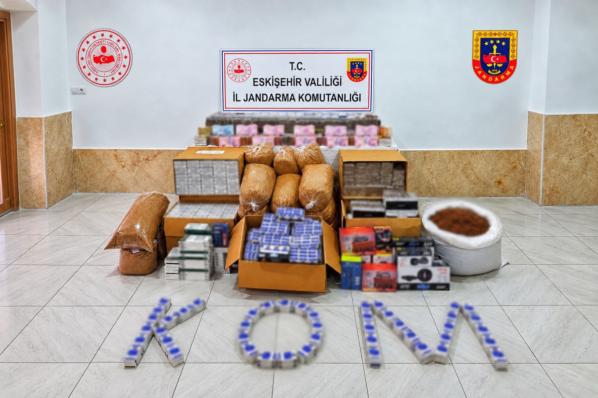 Eskişehir Sivrihisar\'da jandarma kaçak sigara operasyonunda 1 milyon 10 bin TL ele geçirdi