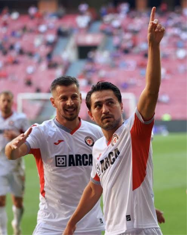 Fenerbahçe'den ayrılan Cengiz Ünder kendini buldu! 6 maçta 5 gole katkı