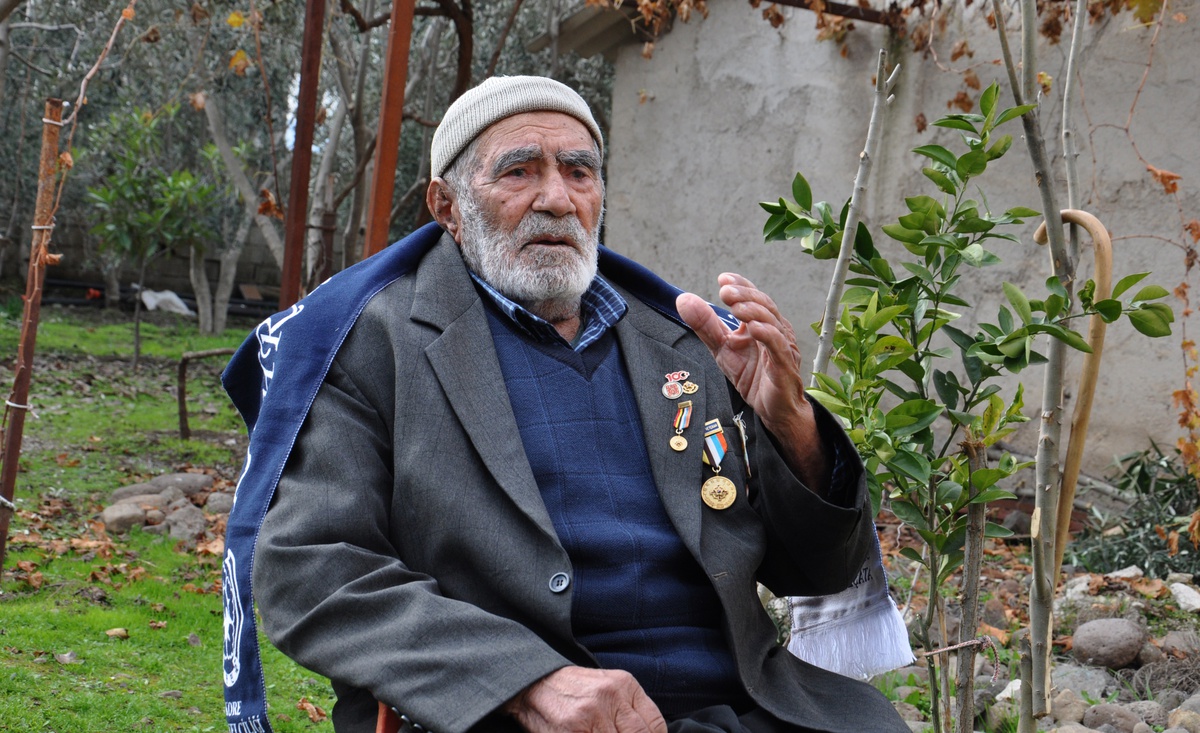 Gaziantep İslahiye\'de 7 çocuk babası Kore gazisi Osman Eker (94) askeri törenle uğurlandı