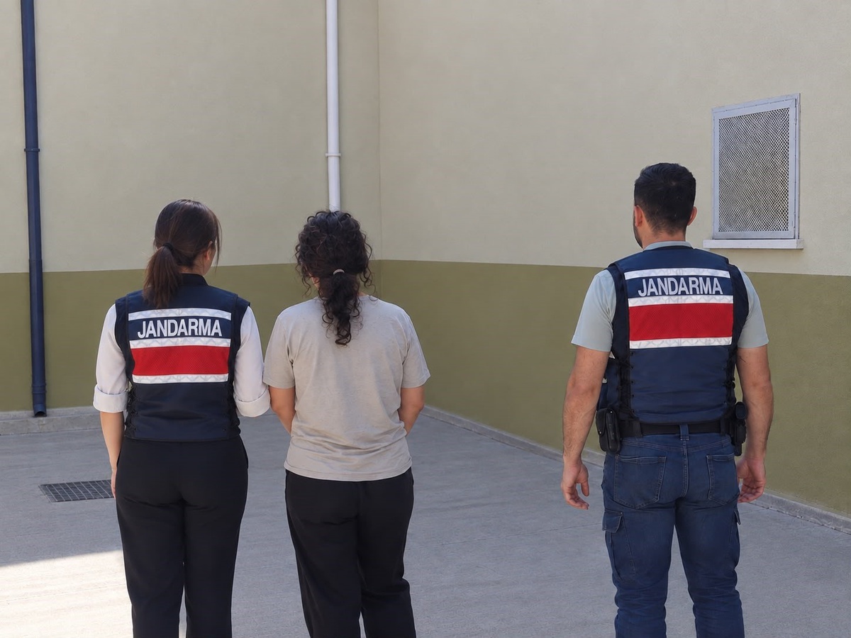 15 yıl 3 ay 15 gün hapis cezasıyla aranan şahıs Gaziantep Oğuzeli\'de tutuklandı