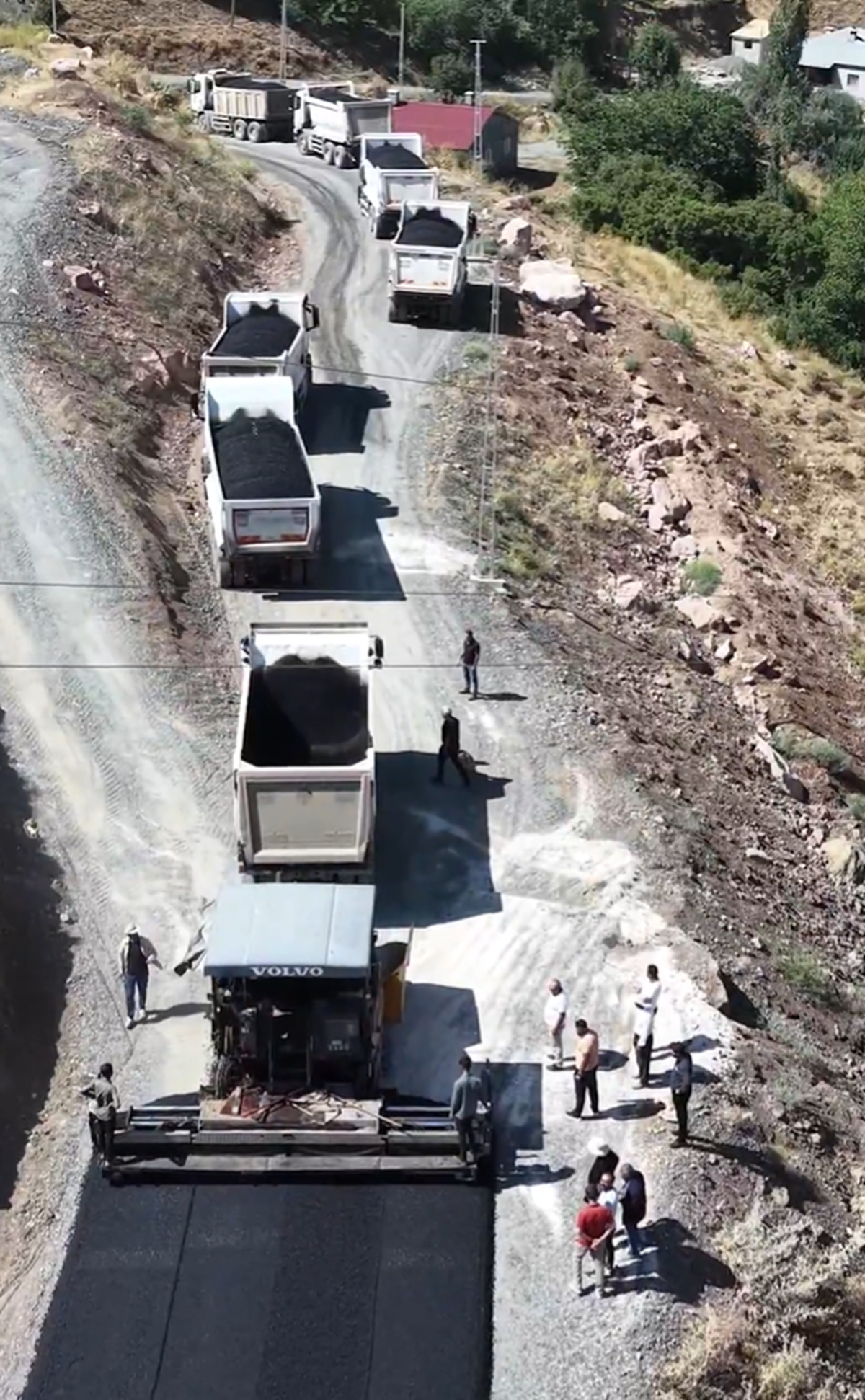 Hakkâri İl Özel İdaresi Yüksekova\'da 14,5 kilometrelik köy yolu asfaltladı