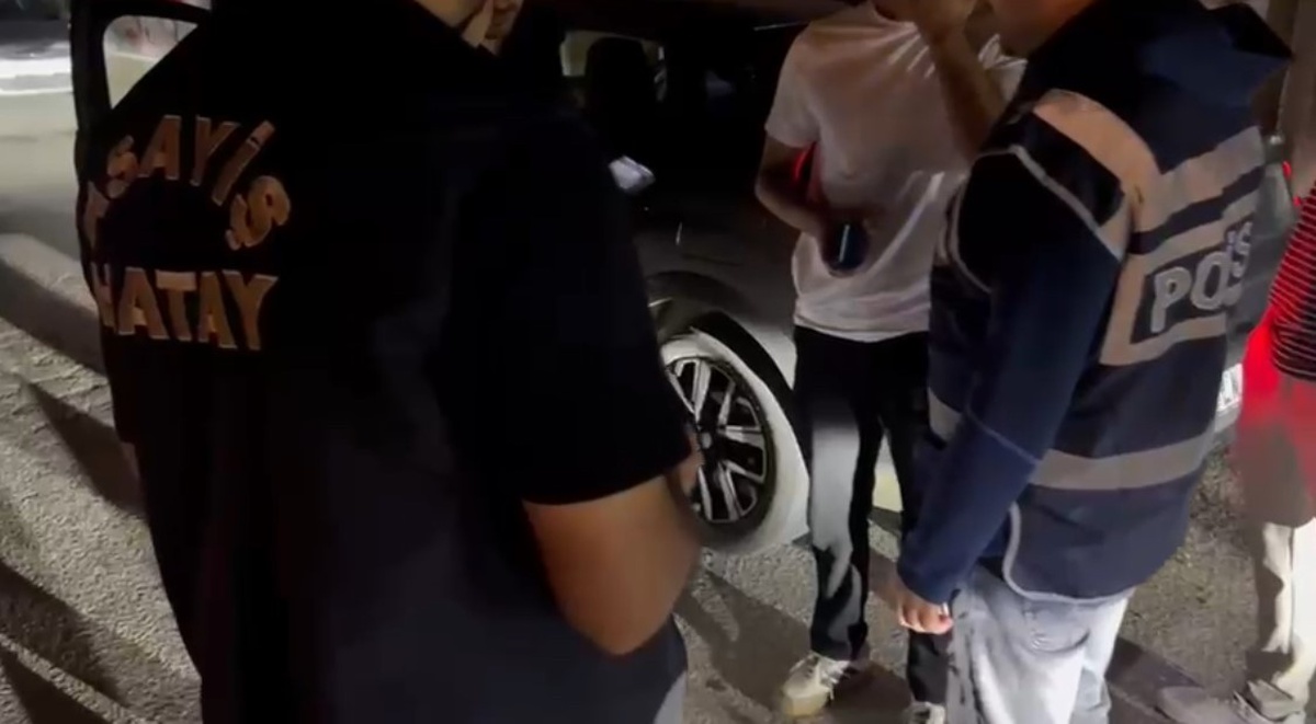 Hatay Antakya\'da 2 işletmeye yaptırım uygulanan denetimde aranan 7 kişi yakalandı