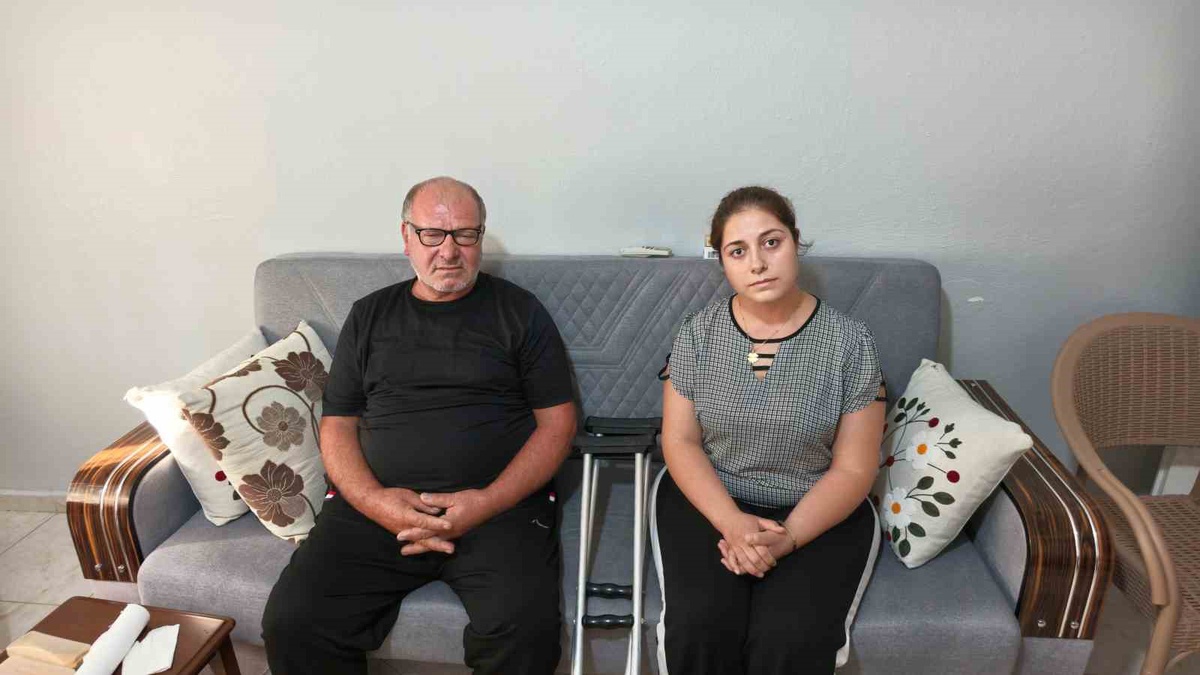 Hatay Kumlu\'da dereye uçan sürücü konuşamaz hale geldi, kızı 5 kaza olduğunu söyledi