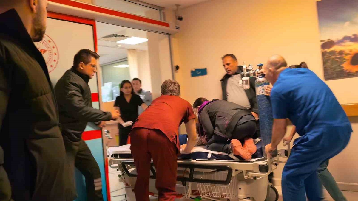 İnegöl\'de iddiaya göre nefes borusuna tavuk eti kaçan bebek, kalp masajıyla hayata döndü