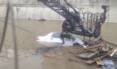 Sarıyer'de sel sularına kapılan otomobilde yürek yakan detay! Anahtar kontakta, eşyaları araçta ama...
