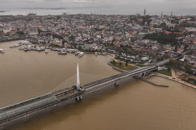 İstanbul'da polis helikopteri, Sarıyer ve Haliç'te sel alanlarını havadan inceledi