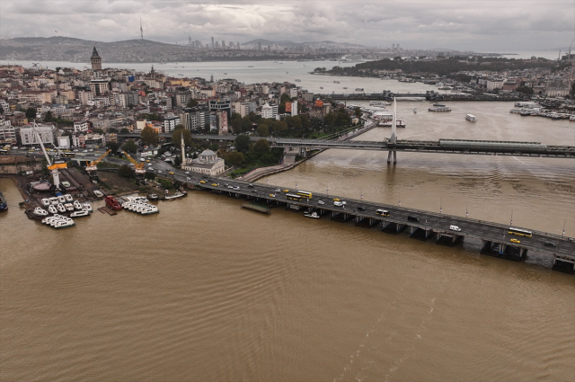 İstanbul'da polis helikopteri, Sarıyer ve Haliç'te sel alanlarını havadan inceledi