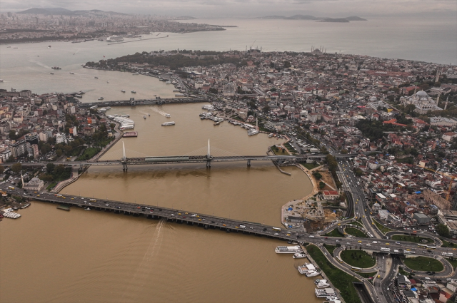 İstanbul'da polis helikopteri, Sarıyer ve Haliç'te sel alanlarını havadan inceledi