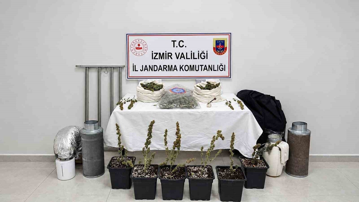 İzmir Karabağlar\'da 5 bin 100 gram skunk ele geçirildi, 1 şüpheli gözaltına alındı