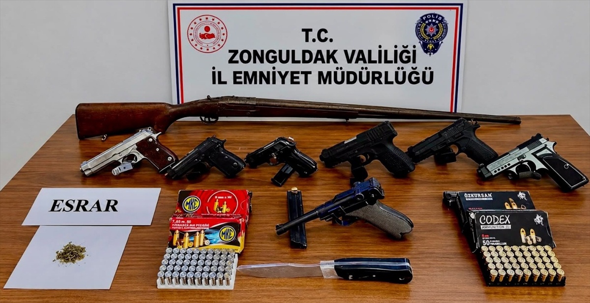 Zonguldak\'ta silah operasyonunda 5 ruhsatsız tabanca ele geçirildi, 3 kişi tutuklandı