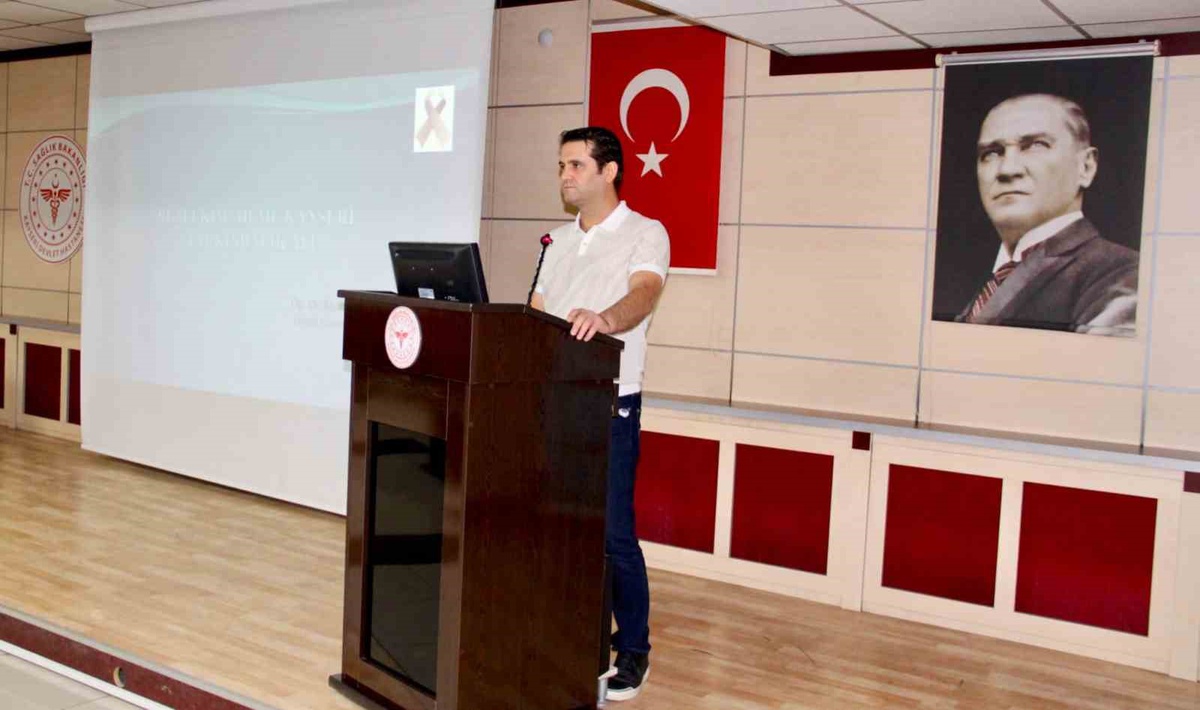 Kayseri Devlet Hastanesi personeline meme kanseri farkındalık eğitimi verildi