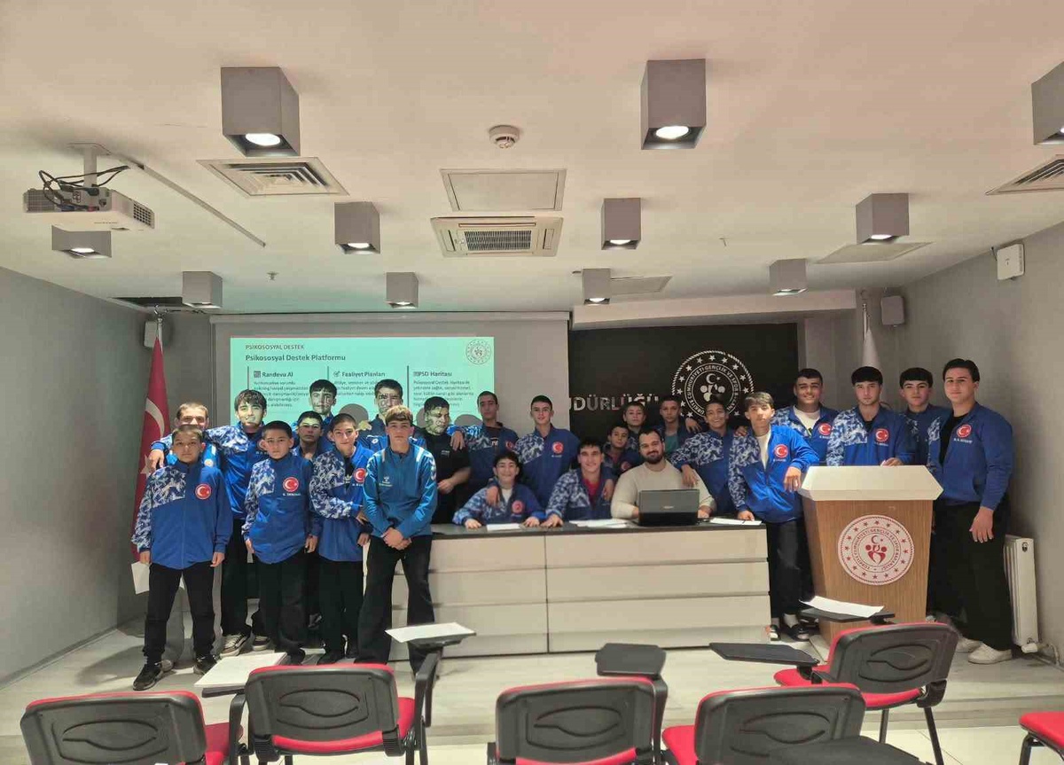 Psikolog Yıldırım, Kayseri SEM\'de güreşçilere zihinsel performans semineri verdi