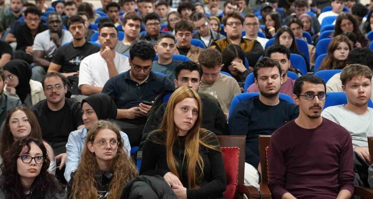 KBÜ\'de mühendislik öğrencilerine laboratuvar güvenliği ve iş kazaları anlatıldı