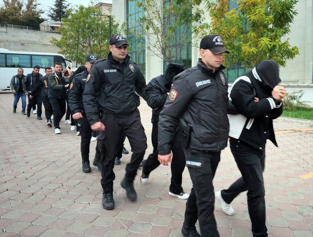 Kırıkkale merkezli 8 ilde yasa dışı bahis operasyonunda 17 zanlı adliyeye sevk edildi