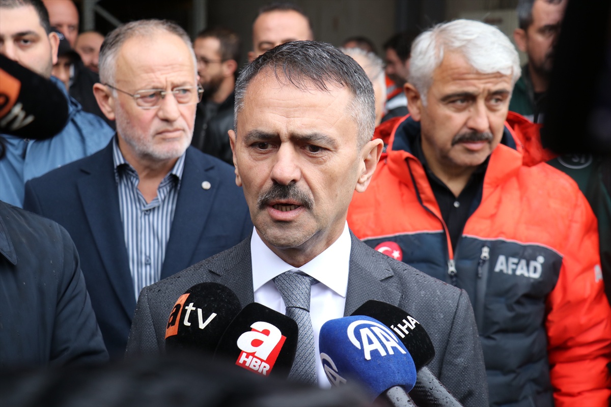 Kocaeli\'de kayıp kişiyi arama çalışmaları ikinci gününde karadan ve denizden sürüyor