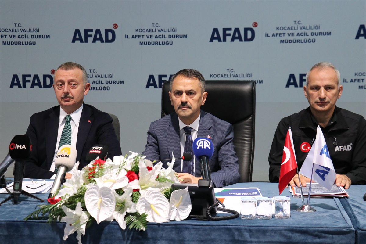 Kocaeli\'de yağışlar sonrası 1700 olaya müdahale edildi, kayıp 1 kişi aranıyor