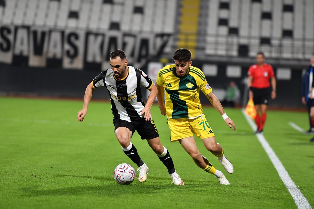 Manisa FK, 90+3\'te yediği penaltıyla Esenler Erokspor\'la 1-1 berabere kaldı