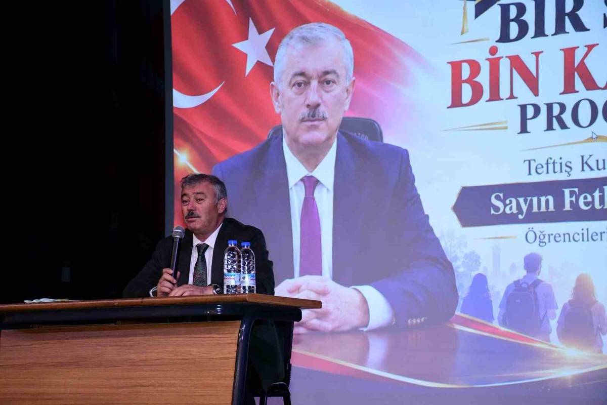 Eskişehir\'de MEB Teftiş Kurulu Başkanı Kaya, lise öğrencileriyle bir araya geldi