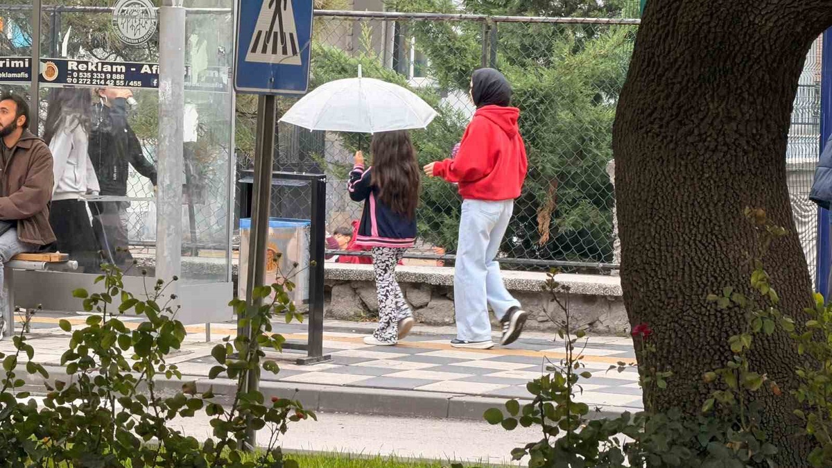 Meteoroloji Afyonkarahisar\'da kuvvetli sağanak ve gök gürültülü yağışa karşı uyardı