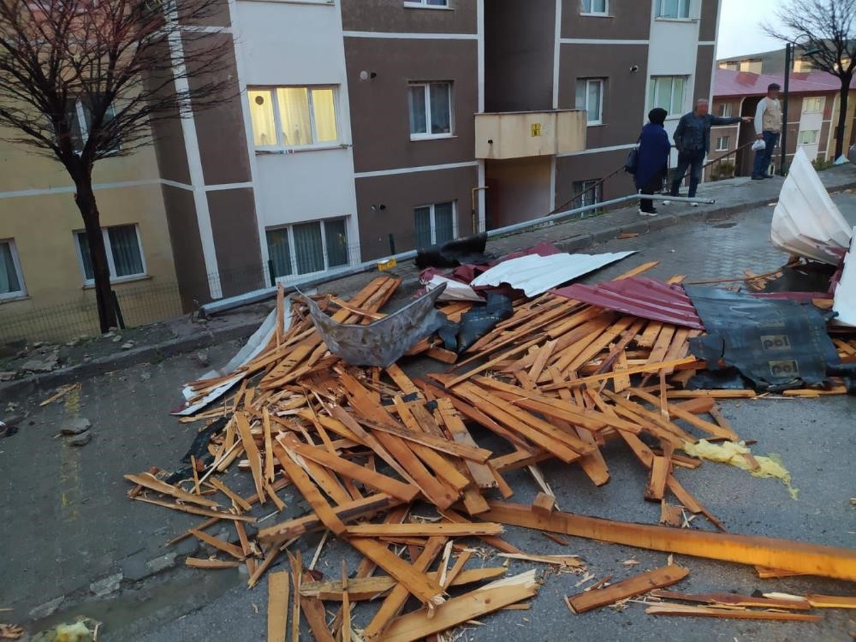 Bayburt\'ta yarın 09.00-20.00 arası kuvvetli rüzgar ve fırtına bekleniyor