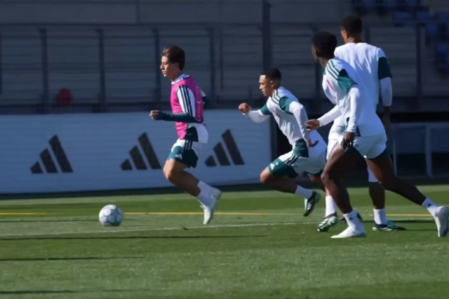 Mourinho Arda'ya pembe forma giydirdi! Futbol gurmeleri mest oldu