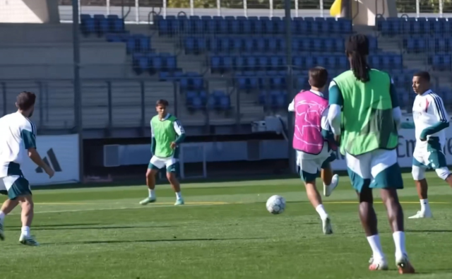 Mourinho Arda'ya pembe forma giydirdi! Futbol gurmeleri mest oldu