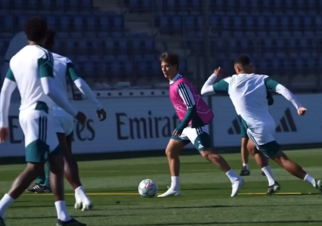 Mourinho Arda'ya pembe forma giydirdi! Futbol gurmeleri mest oldu